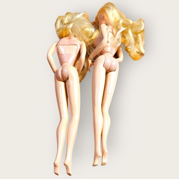 (2) Vtg Barbies with Button on back - Picture 3 of 8